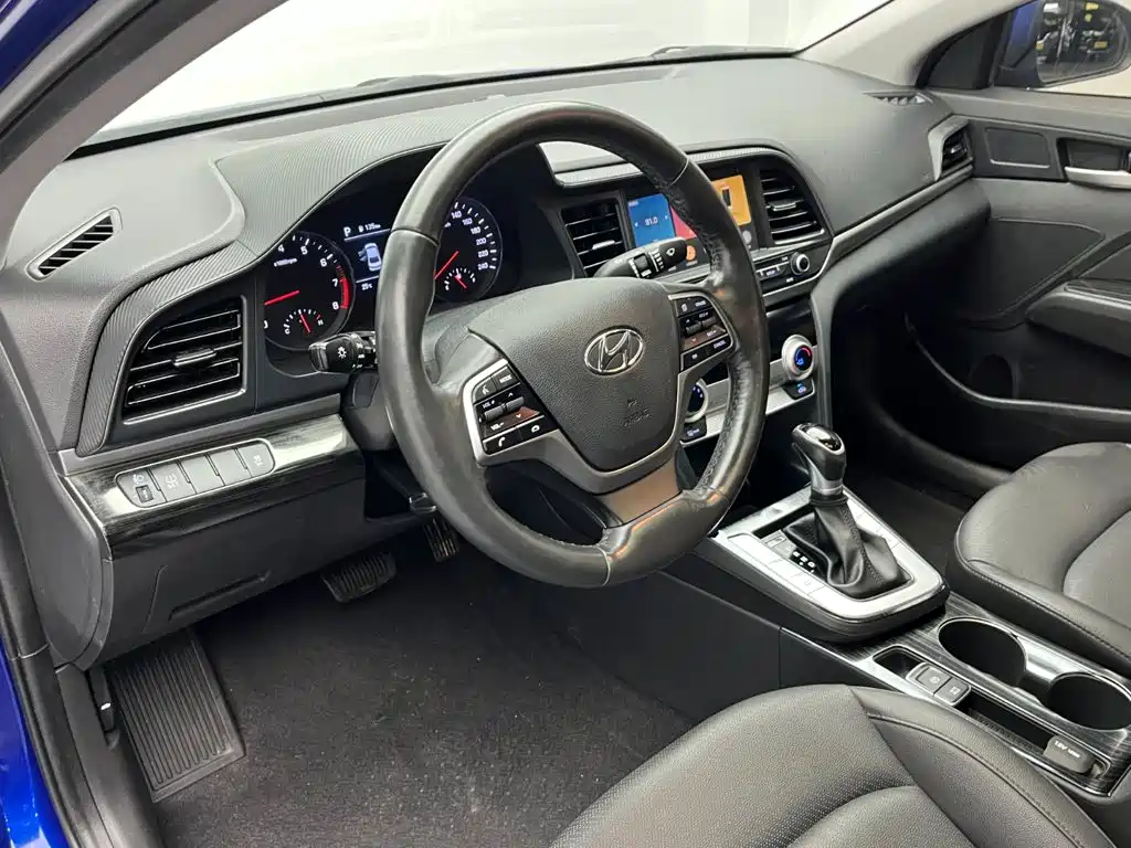 Hyundai Elantra — миниатюра 12
