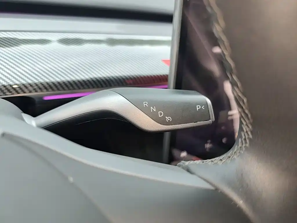 Tesla Model Y — миниатюра 14