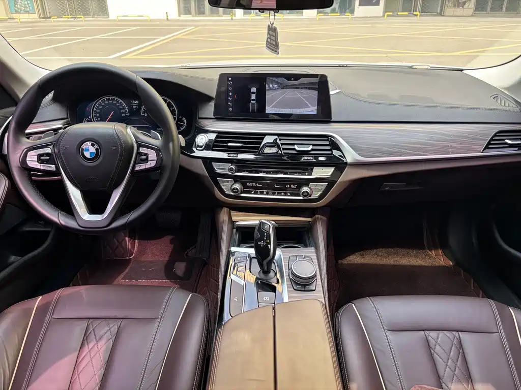 BMW 5 Series — миниатюра 9