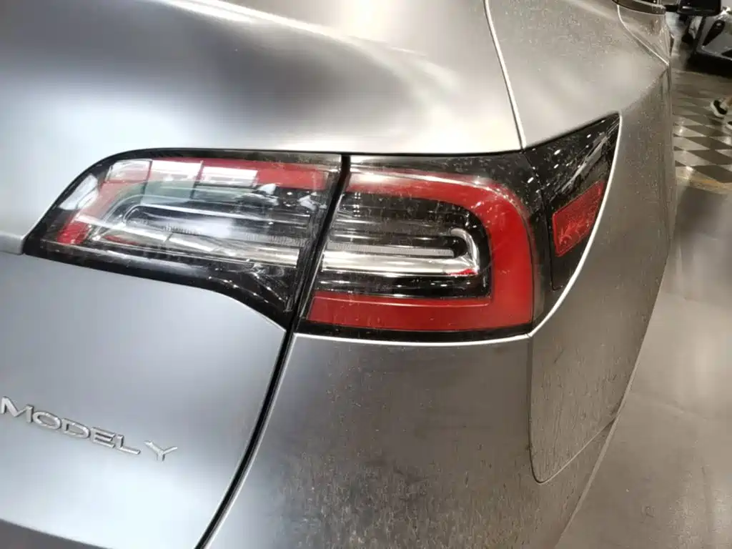 Tesla Model Y — миниатюра 8