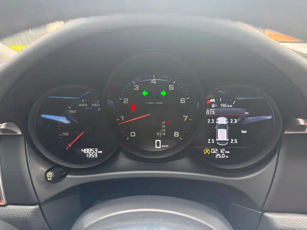 Porsche Macan — миниатюра 3