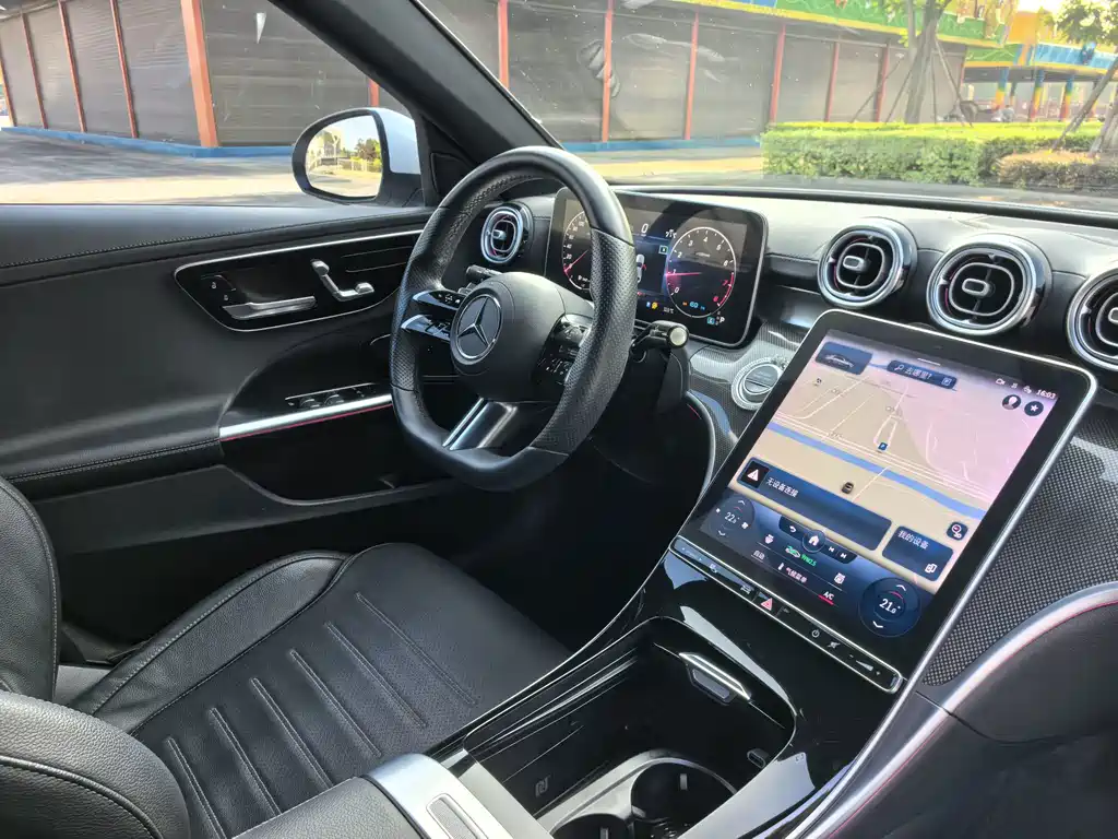 Mercedes-Benz C-Class — миниатюра 13