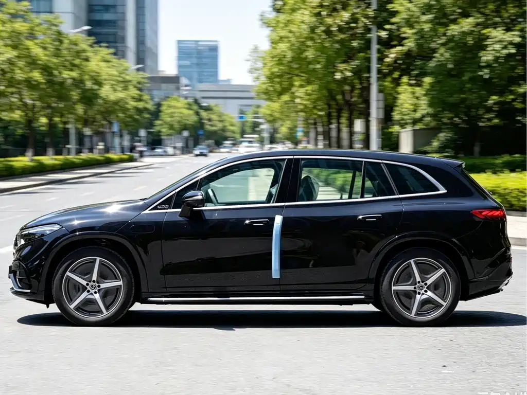 Mercedes-Benz EQS SUV — миниатюра 3