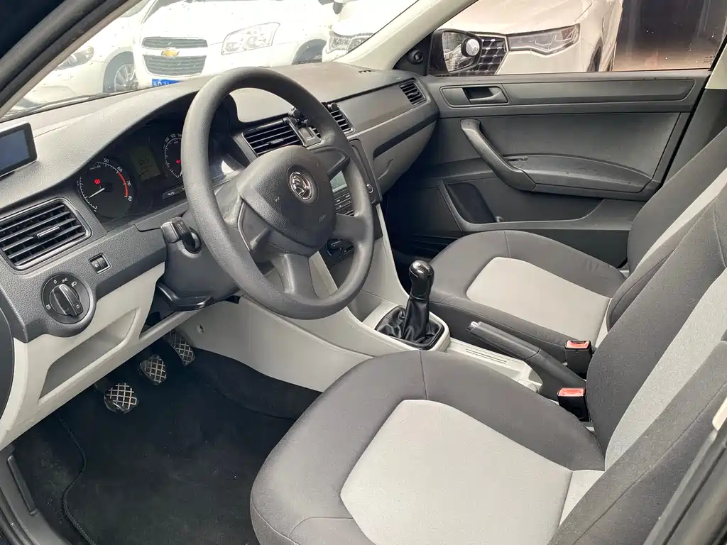 Skoda Rapid 2013 1.6L MT