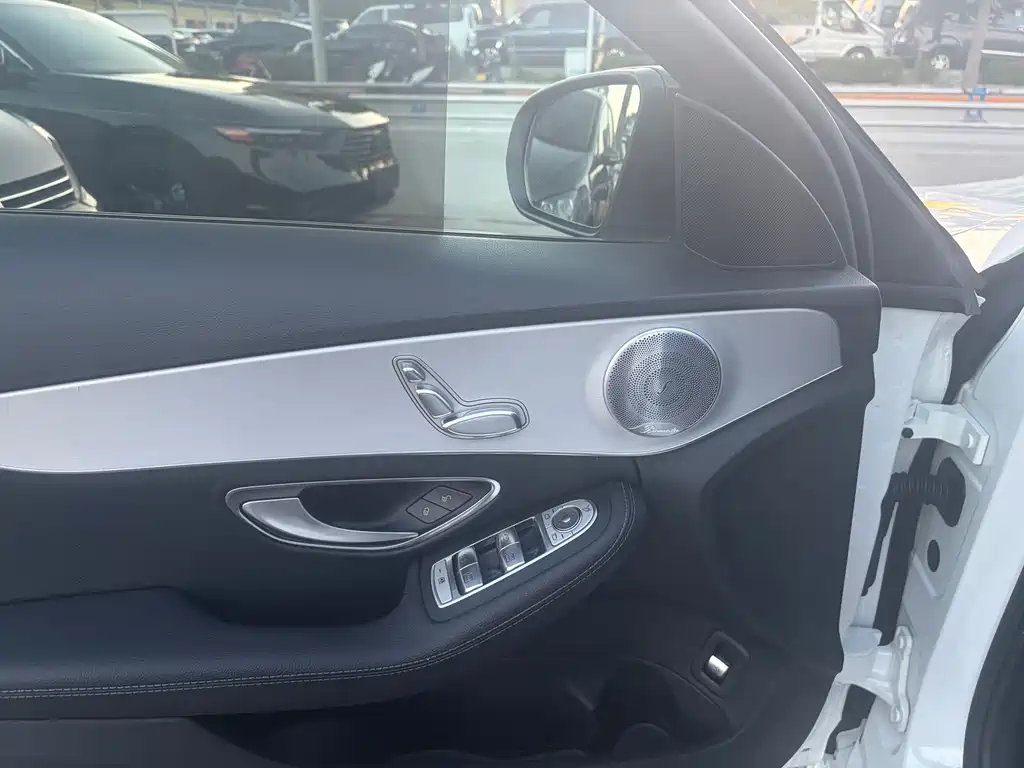 Mercedes-Benz C-Class — миниатюра 10
