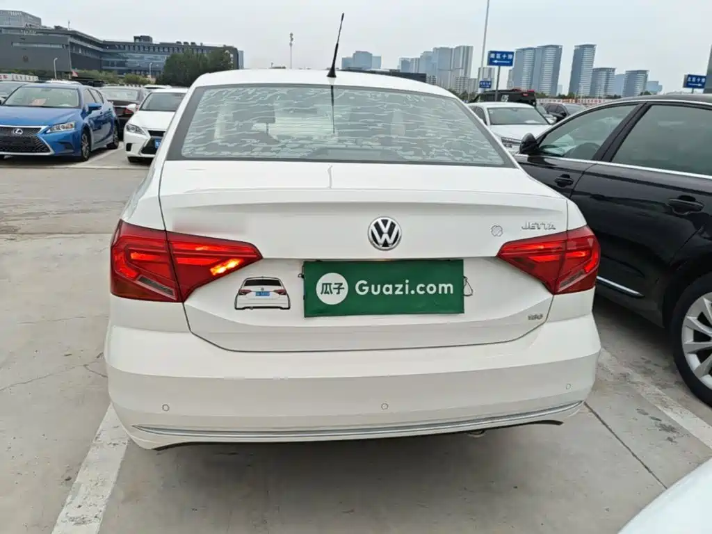 Volkswagen Jetta — миниатюра 6