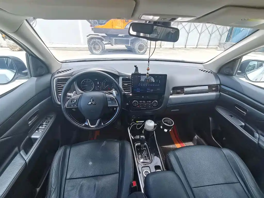 Mitsubishi Outlander — миниатюра 8