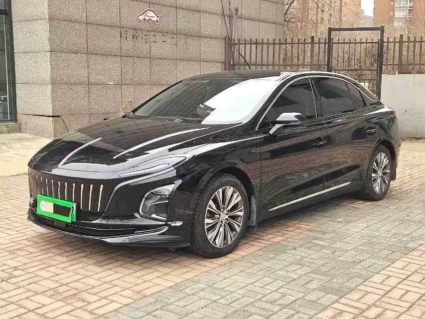 Hongqi Hongqi E-QM5 2025