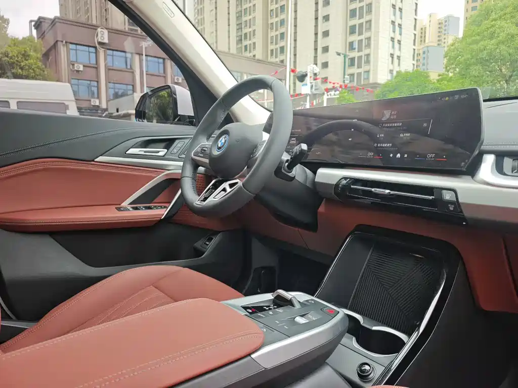 BMW iX1 2025 eDrive25L M Sport