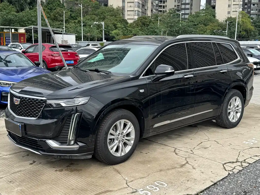Cadillac XT6 2021 28T мест