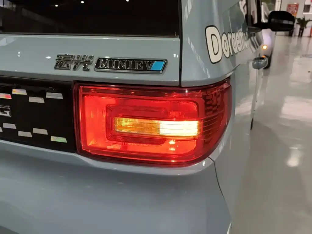 Wuling MINIEV — миниатюра 8
