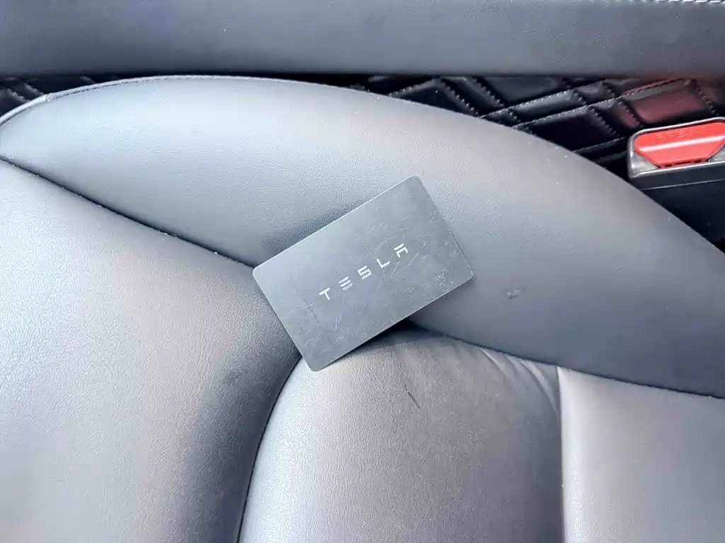 Tesla Model 3 — миниатюра 9