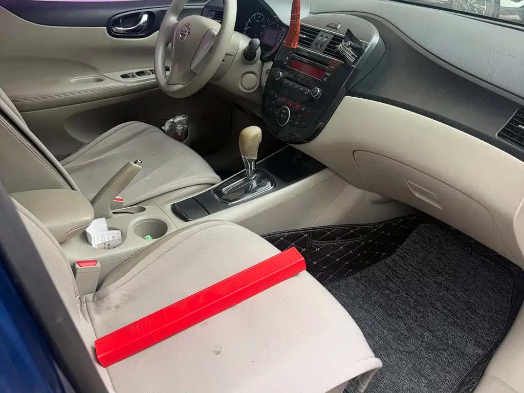 Nissan Tiida 2011 1.6L CVT Luxury