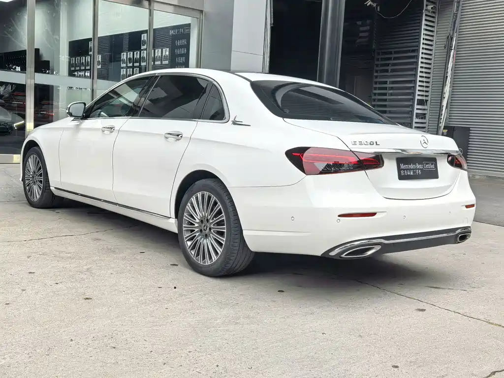 Mercedes-Benz E-Class — миниатюра 5