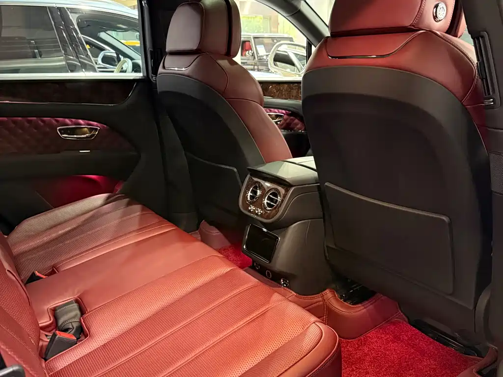 Bentley Bentayga — миниатюра 10