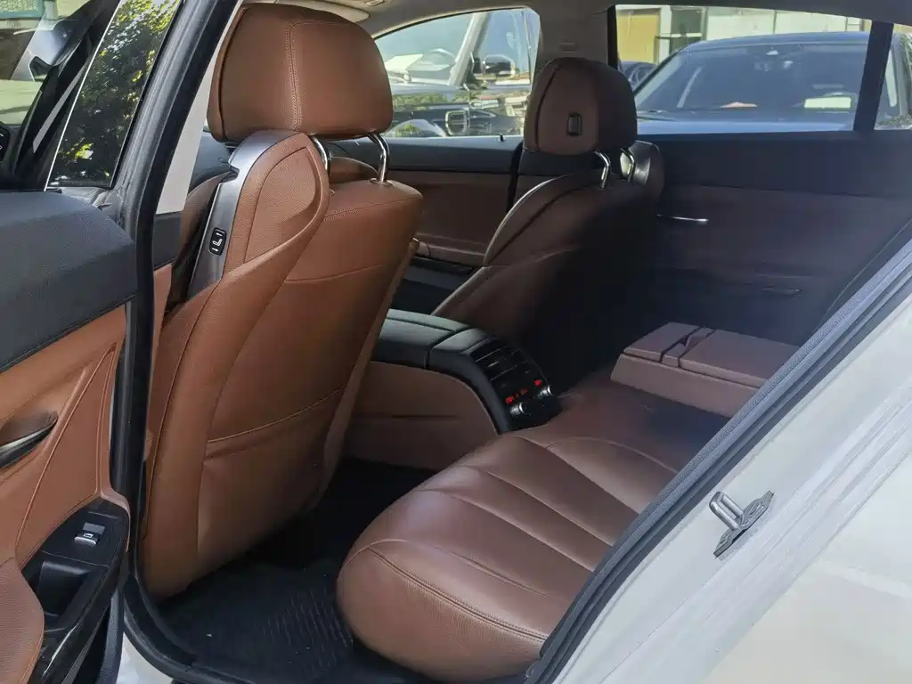 BMW 6 Series — миниатюра 9