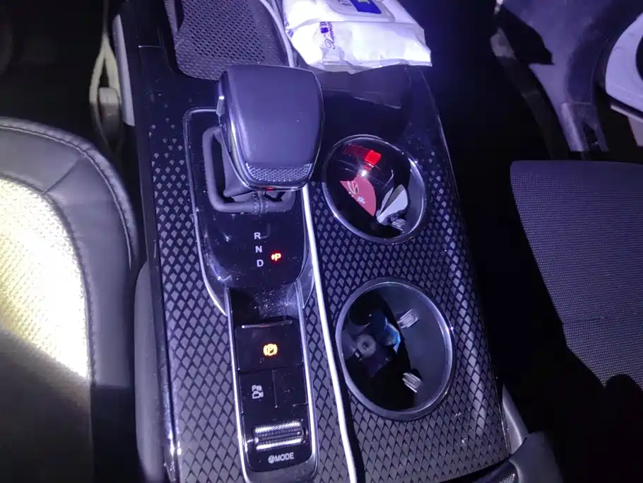 Hongqi Hongqi HS3 PHEV — миниатюра 16