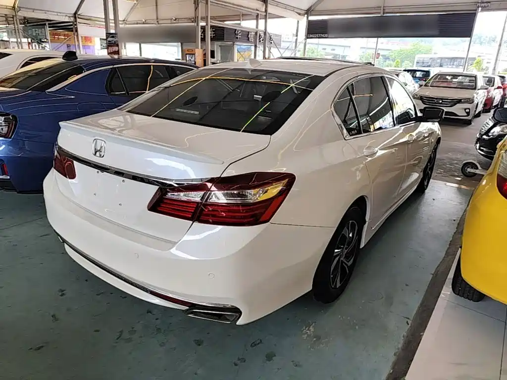 Honda Accord — миниатюра 7