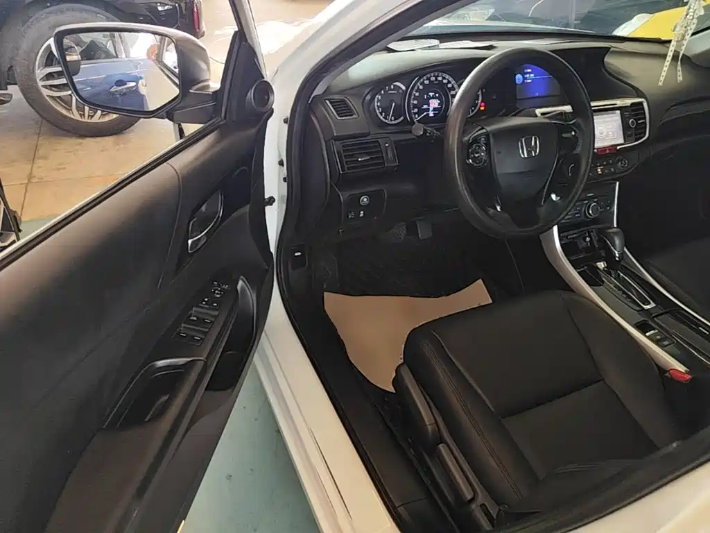 Honda Accord — миниатюра 16