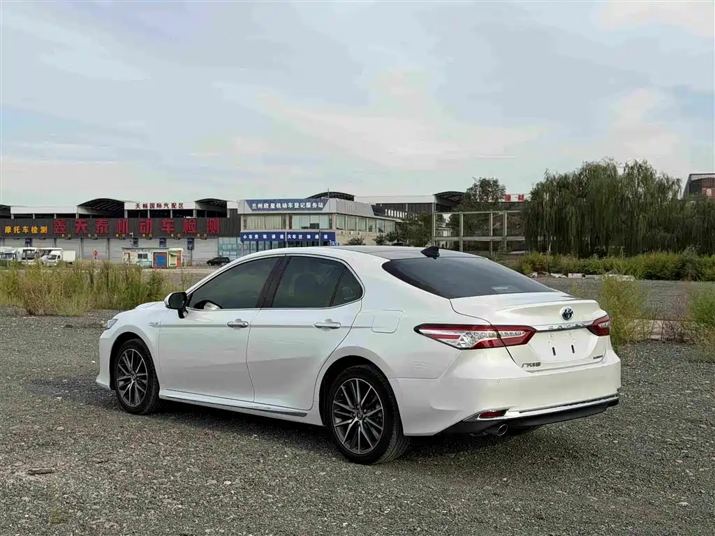 Toyota Camry — миниатюра 6