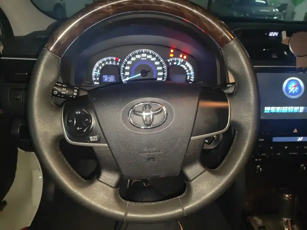 Toyota Camry — миниатюра 3