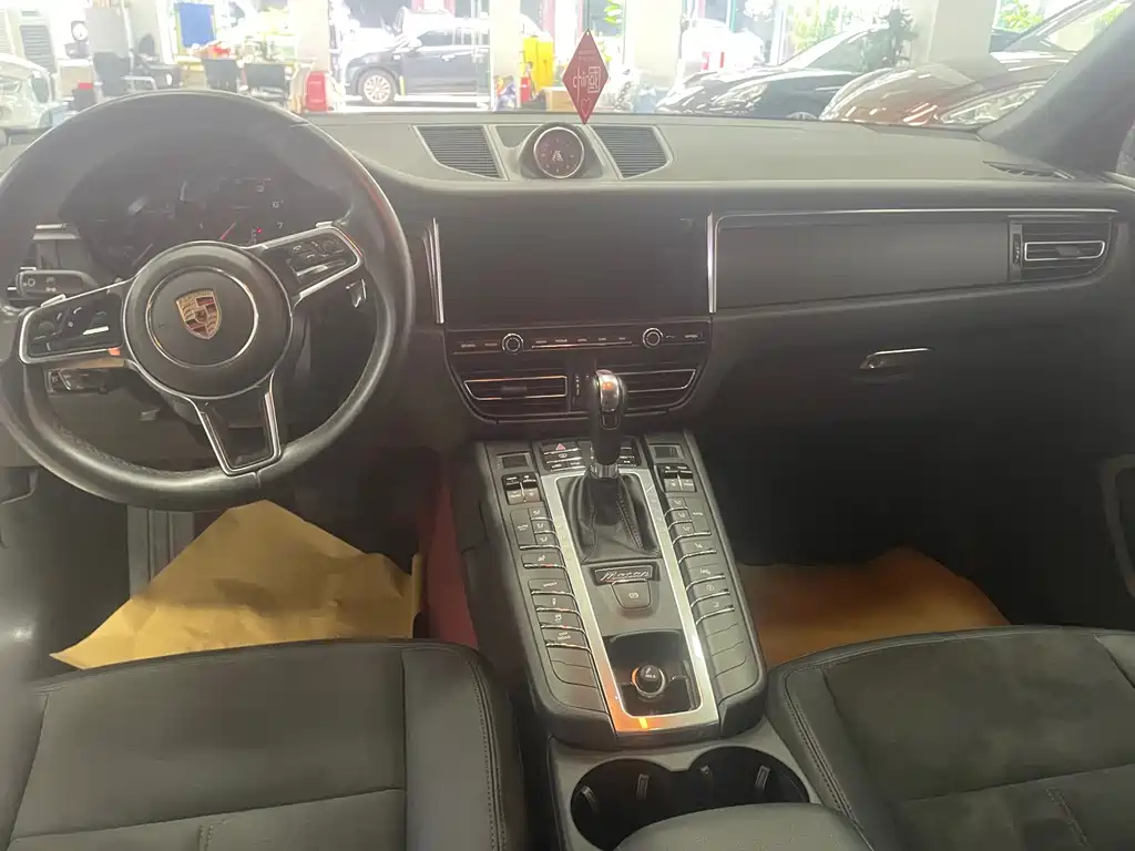 Porsche Macan — миниатюра 8