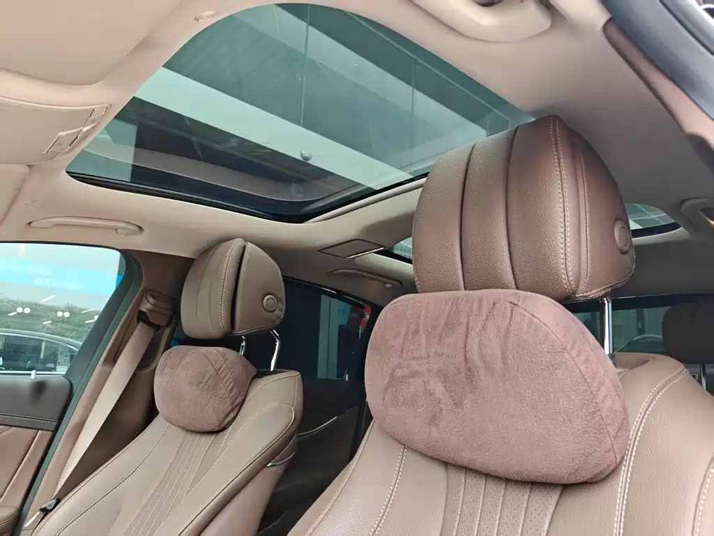 Mercedes-Benz E-Class — миниатюра 13