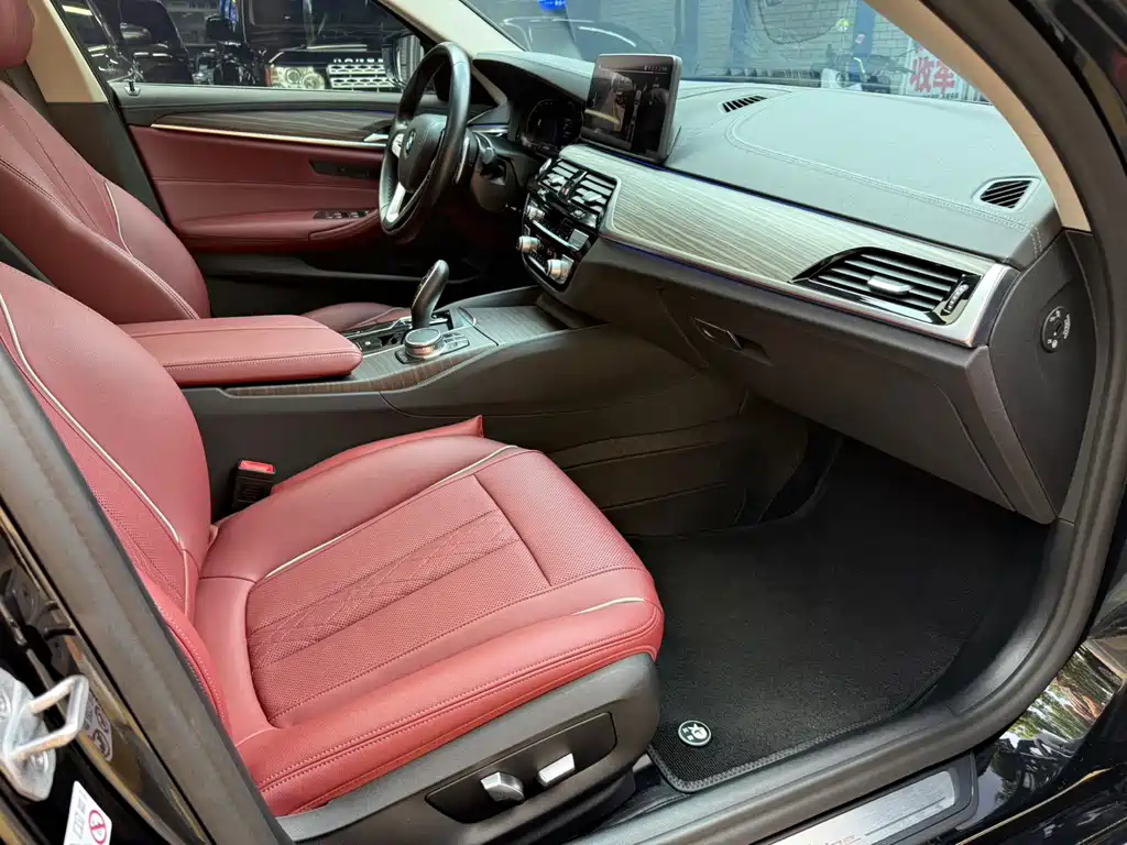 BMW 5 Series — миниатюра 9