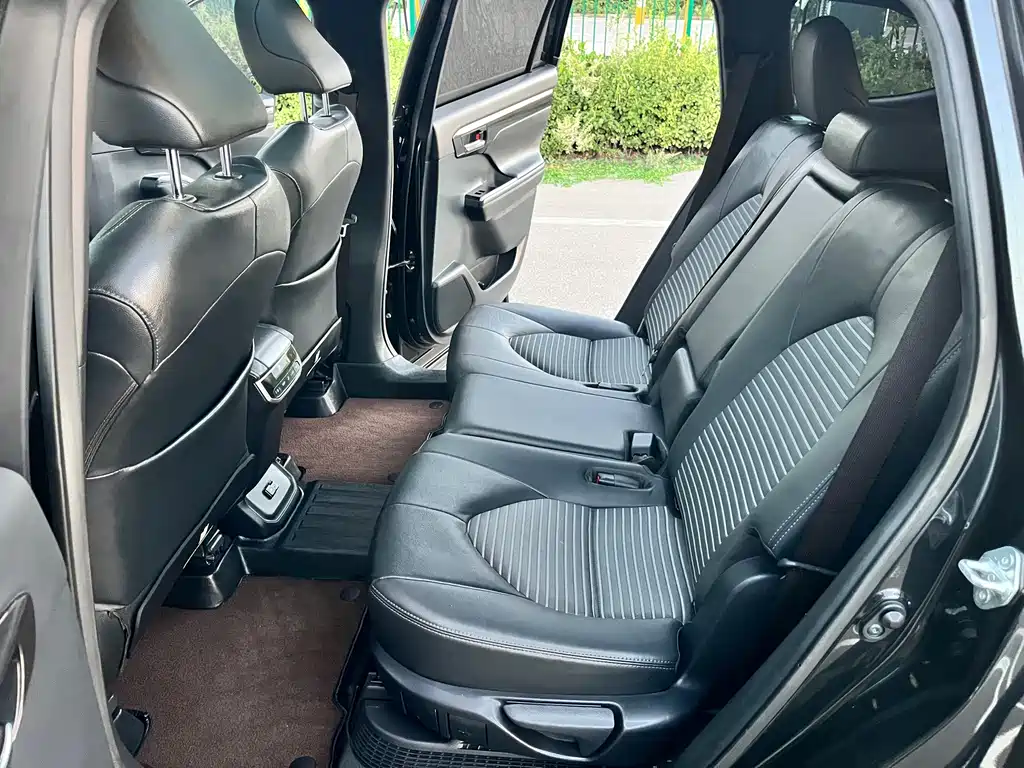 Toyota Crown Kluger — миниатюра 11
