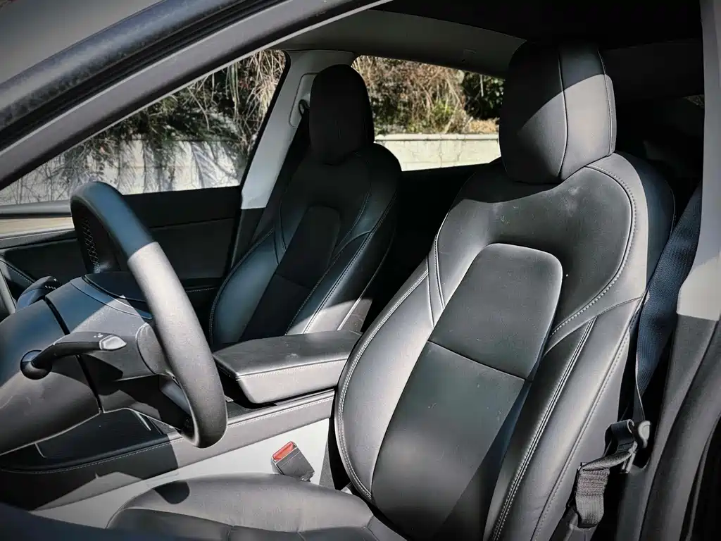 Tesla Model Y — миниатюра 15