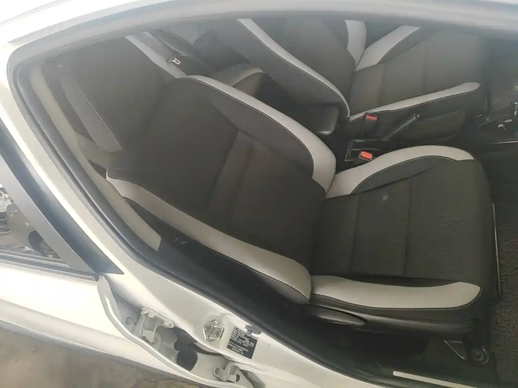 Toyota Yaris L — миниатюра 25
