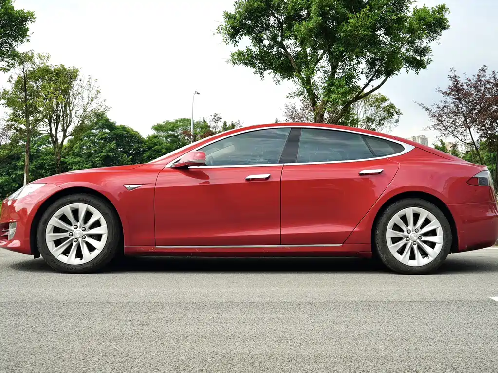 Tesla Model S — миниатюра 3
