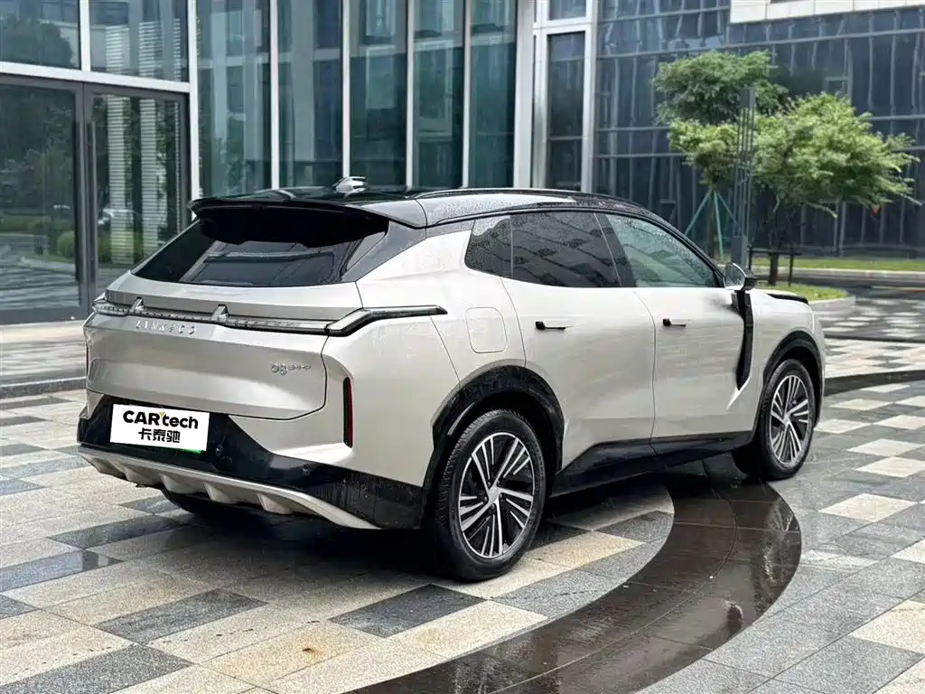 Lynk & Co 08 EM-P 2023 245km Halo