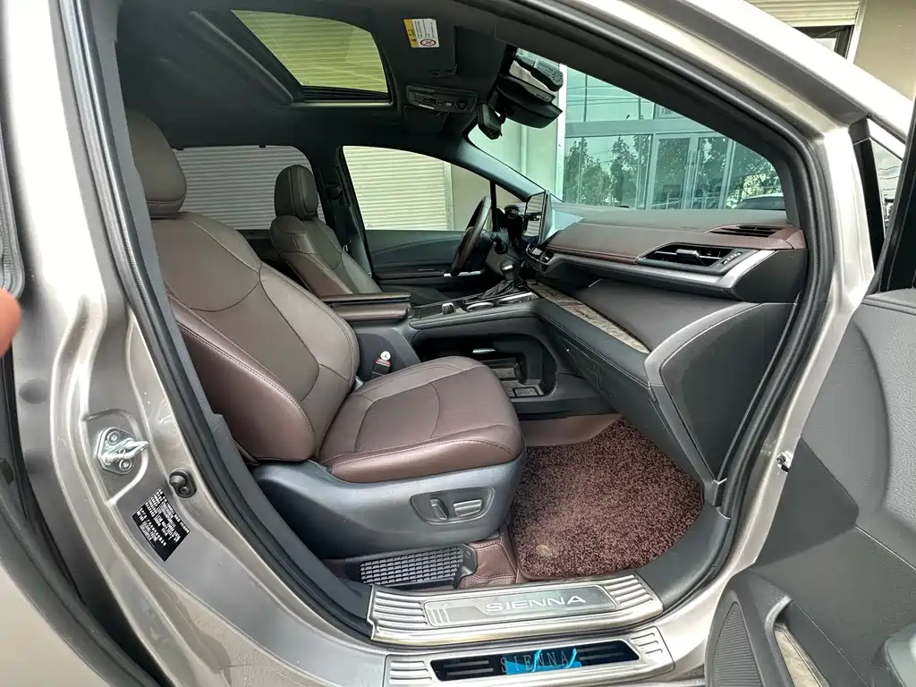 Toyota Sienna — миниатюра 5