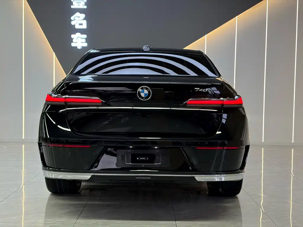 BMW 7 Series — миниатюра 9
