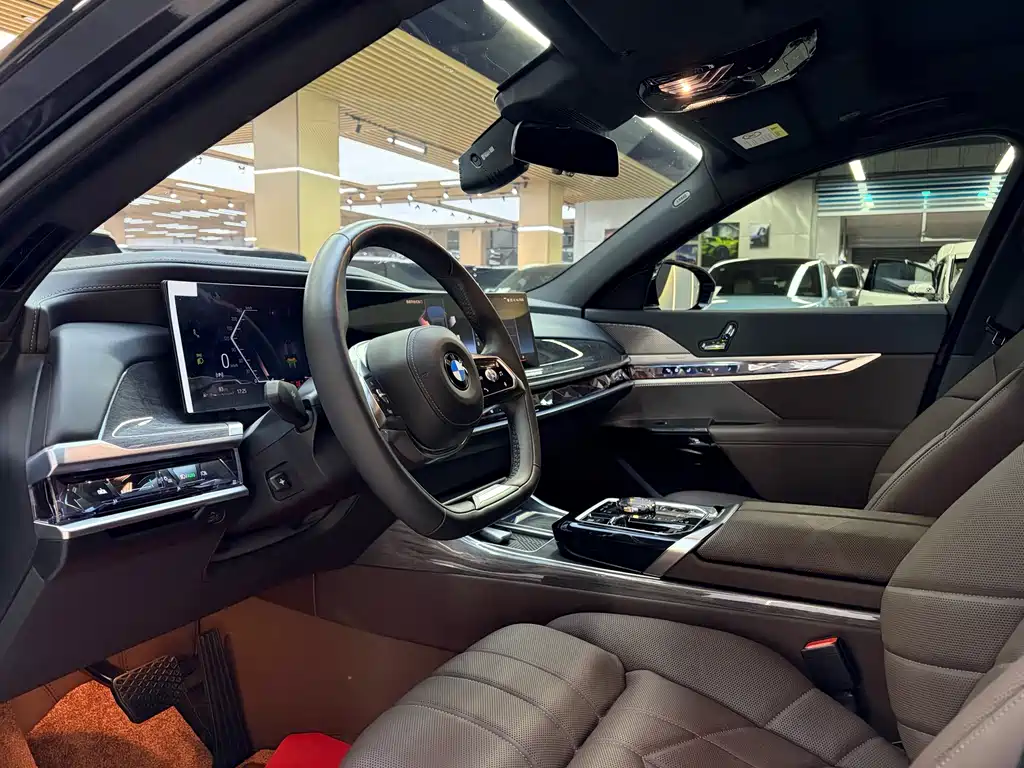 BMW 7 Series — миниатюра 14
