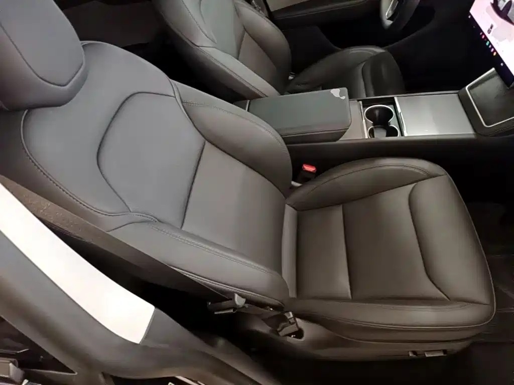 Tesla Model Y — миниатюра 25
