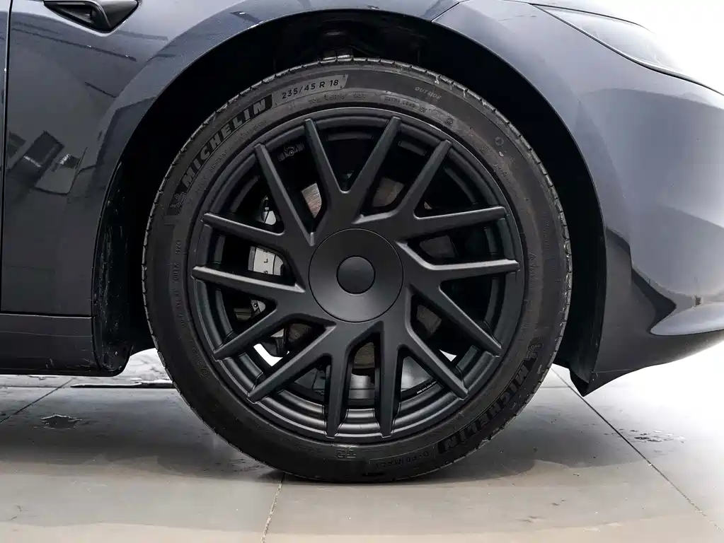 Tesla Model 3 — миниатюра 16