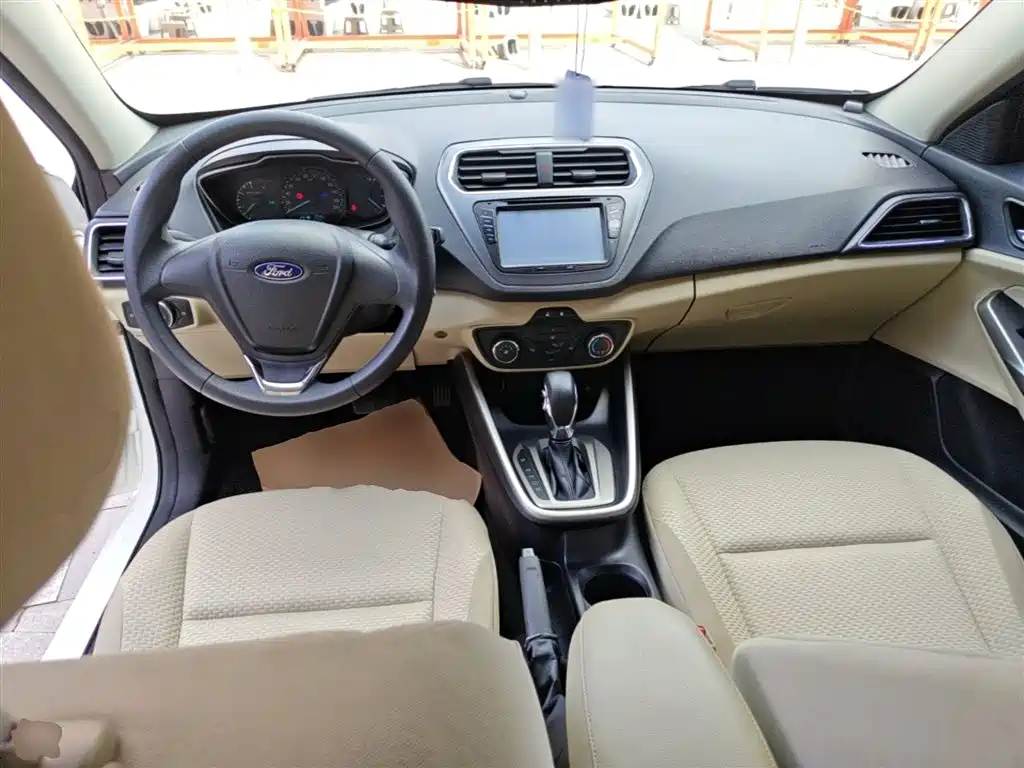 Ford Escort 2015 1.5L AT Comfort