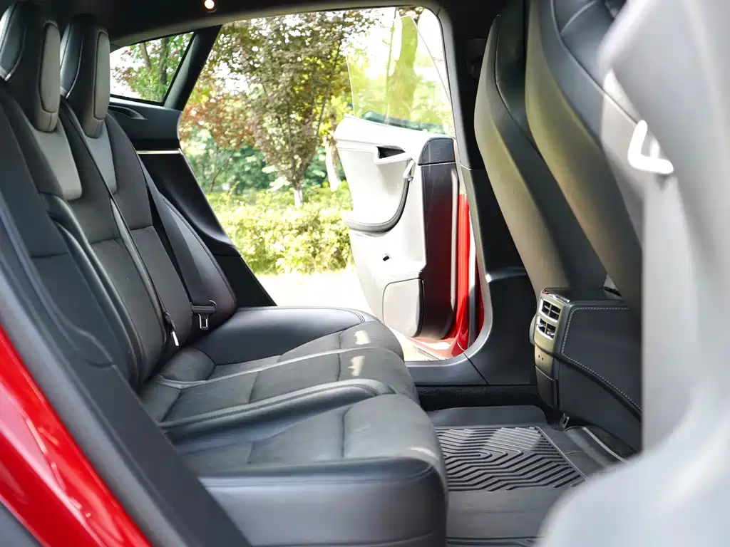 Tesla Model S — миниатюра 12