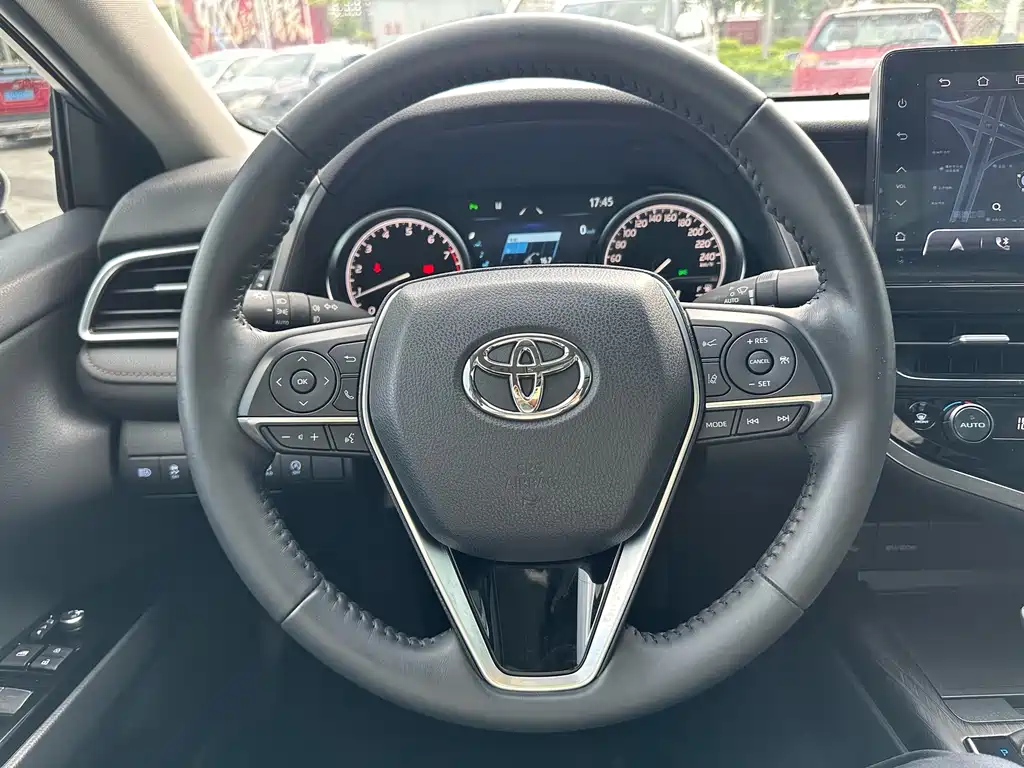 Toyota Camry — миниатюра 23