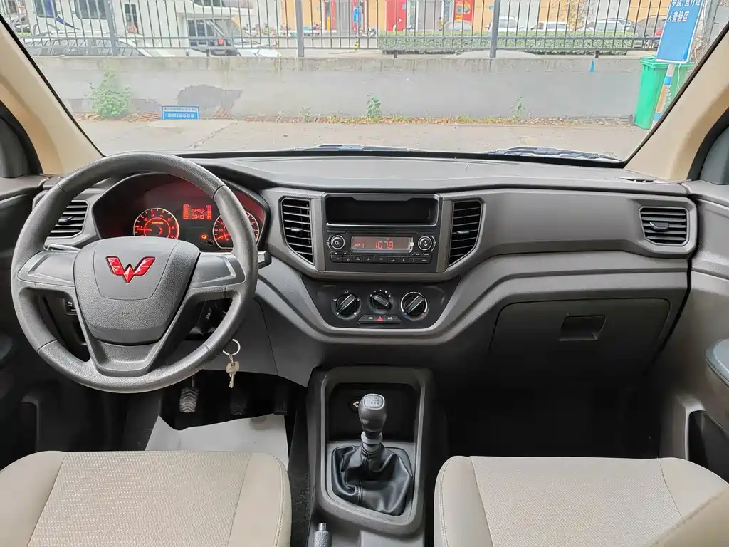 Wuling Hongguang V — миниатюра 7