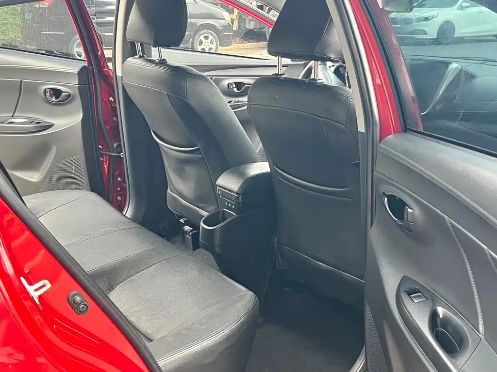 Toyota Yaris L — миниатюра 12