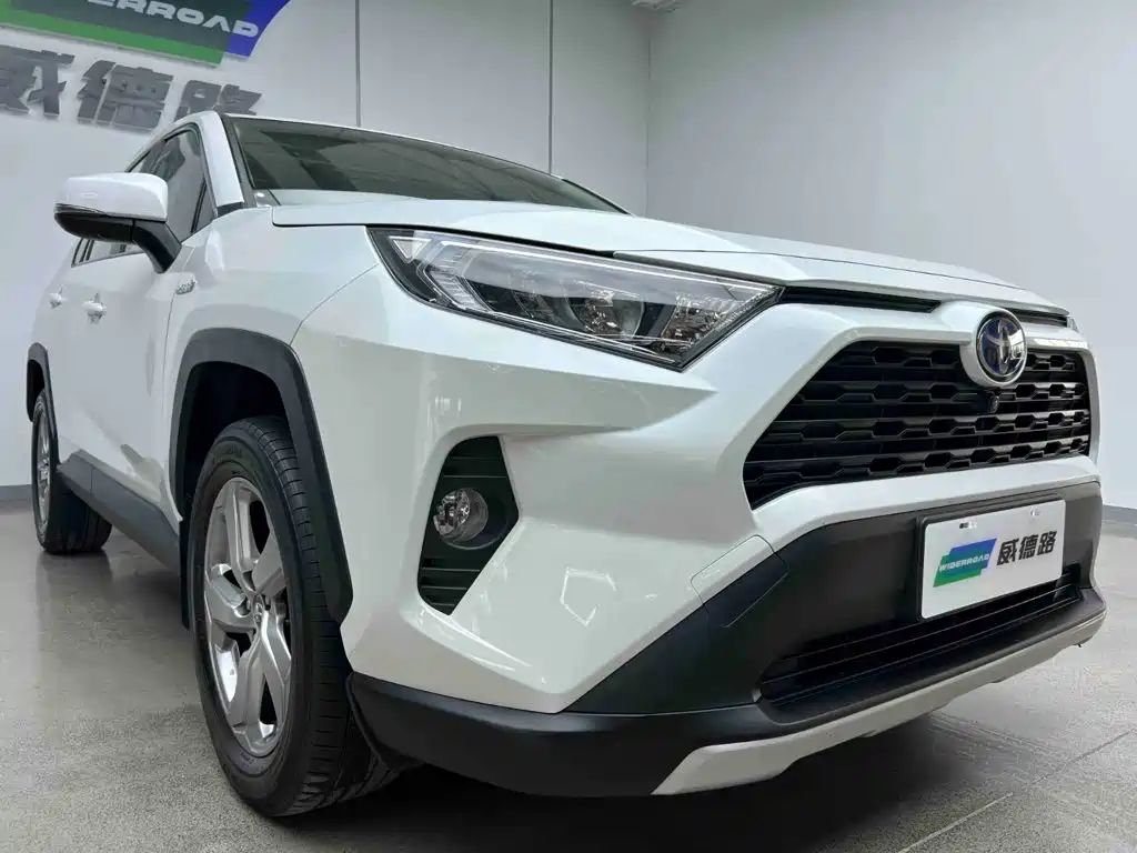 Toyota RAV4 — миниатюра 5