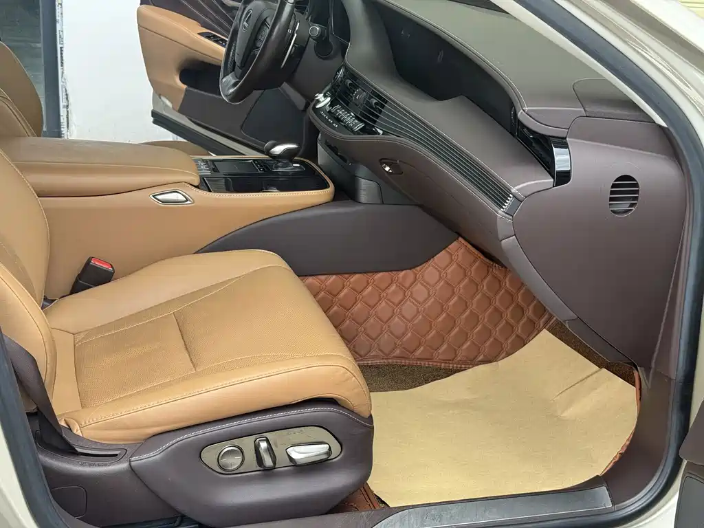 Lexus LS — миниатюра 15