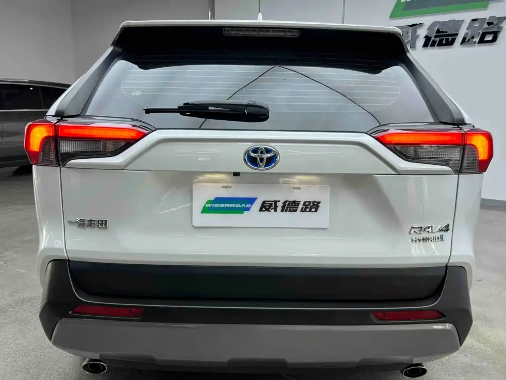 Toyota RAV4 — миниатюра 8