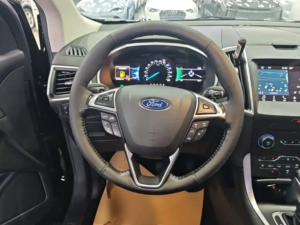 Ford Edge — миниатюра 11