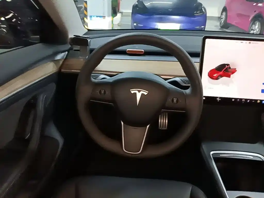 Tesla Model 3 — миниатюра 11