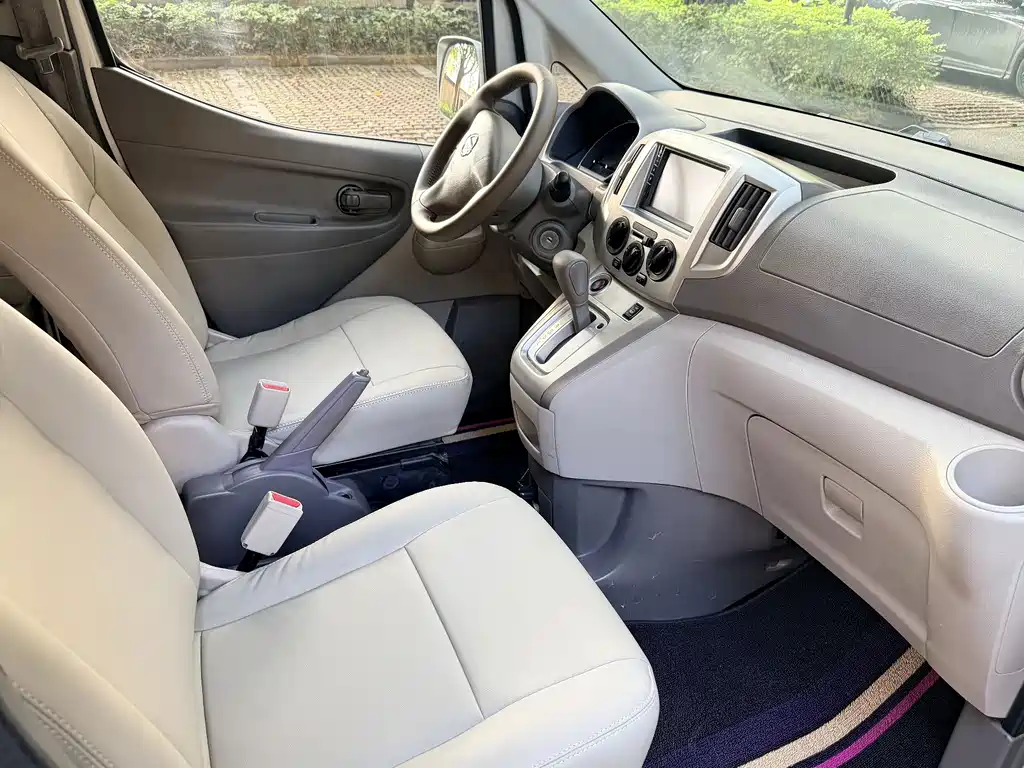 Nissan NV200 — миниатюра 10