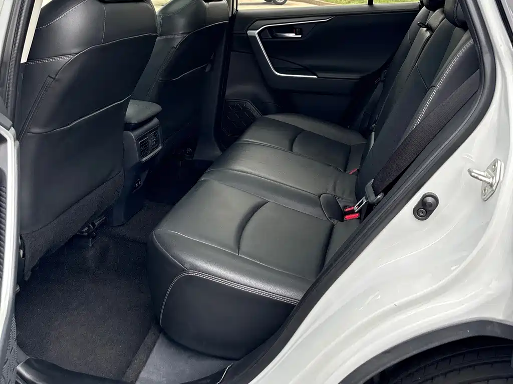 Toyota RAV4 — миниатюра 11